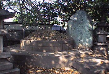 容堂の墓